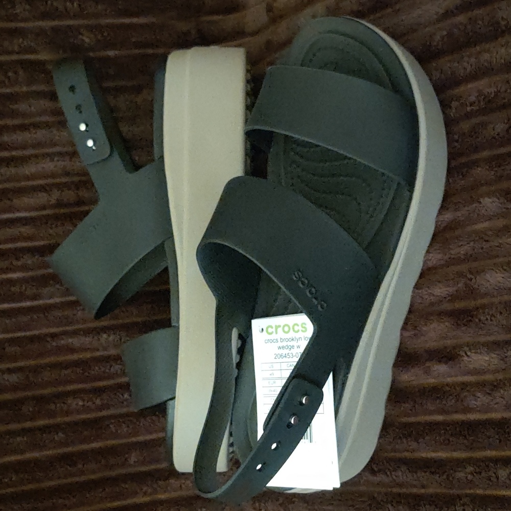 Crocs Brooklyn wedge sandal, size 9